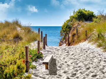 Aufgang in einer Dünenlandschaft an der Ostsee