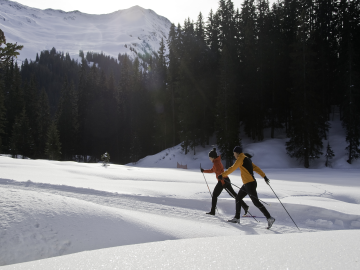 Langläufer in Winterlandschaften