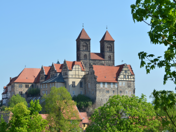 Sachsen-Anhalt: Land der Burgen Burg auf einem Berg